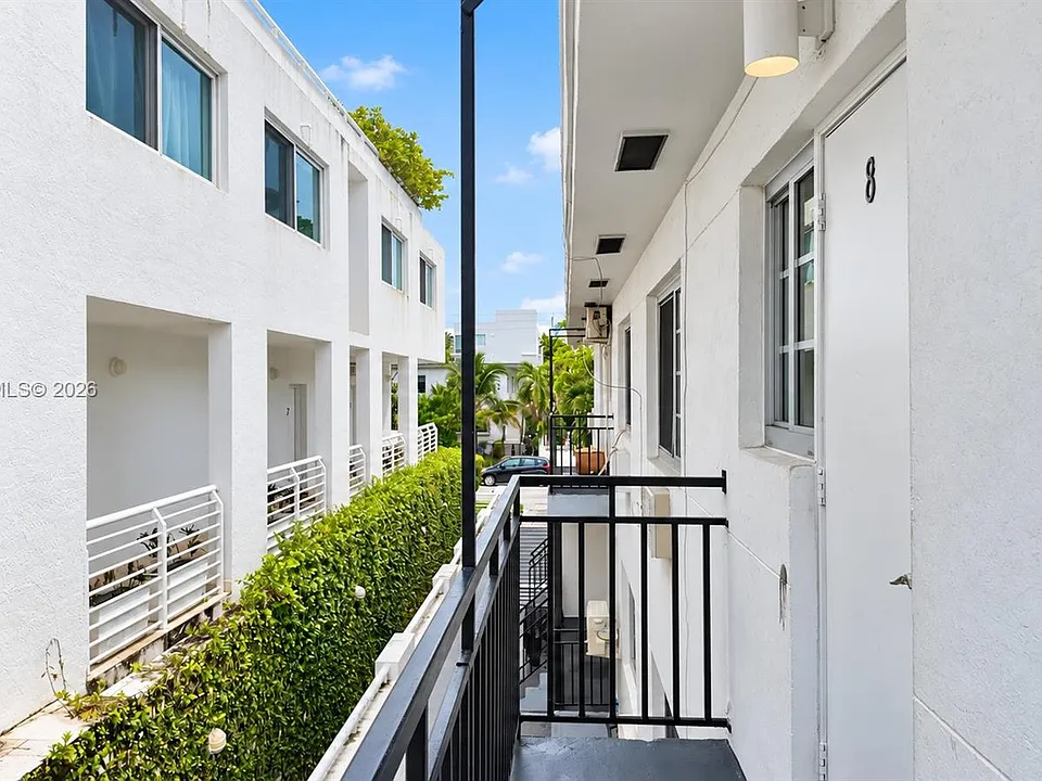 951 Jefferson Ave #8