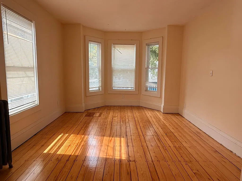 3 bed, 1200 sqft, $3,200 — Photo 3