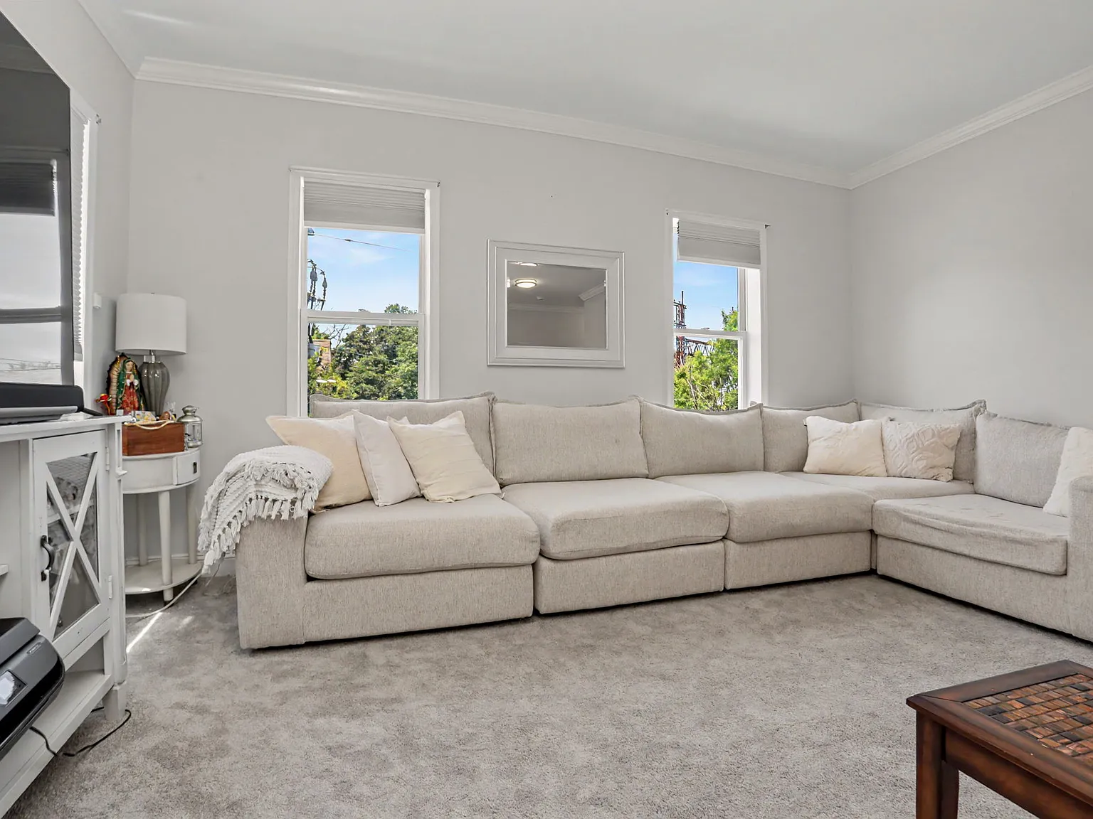 3 bed, 900 sqft, $3,200 — Photo 3