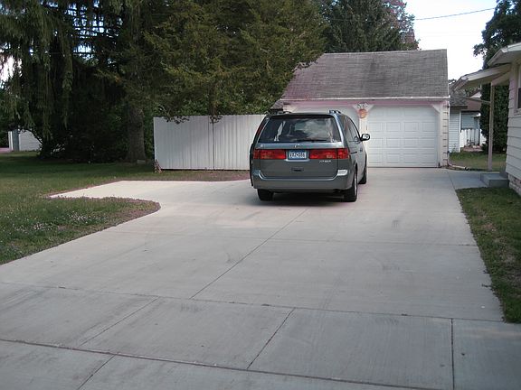 Side enterence on Daley St