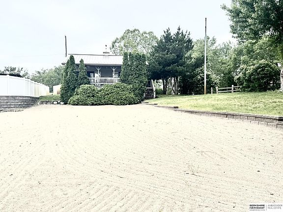 2nd image of 17303 Paradise Rd