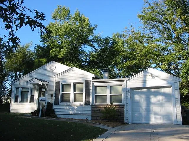 1513 Grant Rd photo 1