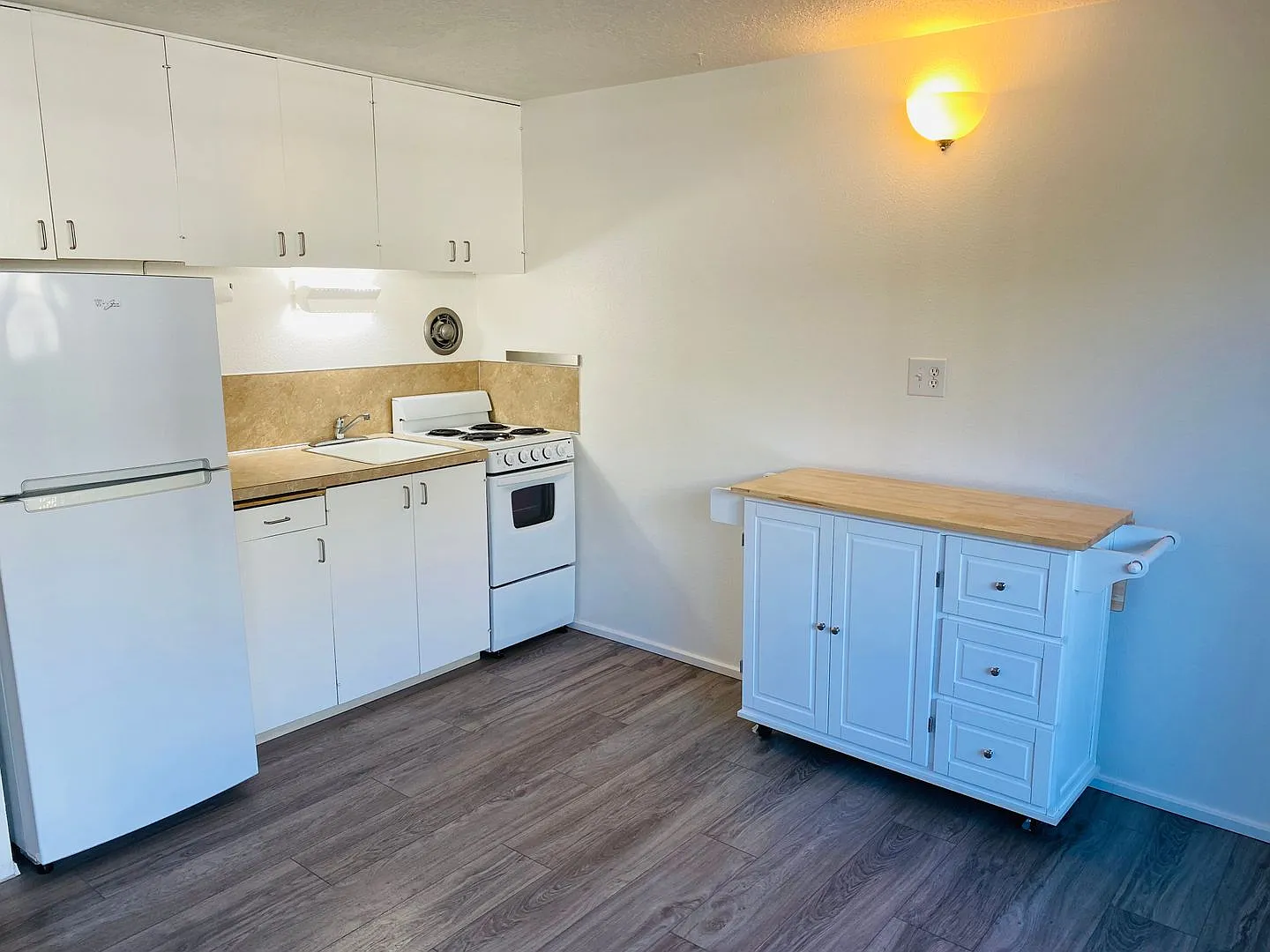 #229-Marshall House Apartments — Photo 3