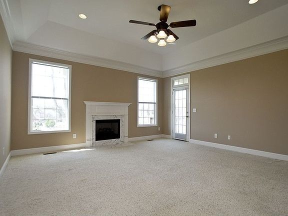 Master Bedroom w/fireplace
