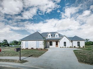 1130 Old Court Xing, Flowood, MS 39232