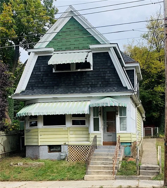 913 Ash St photo 1