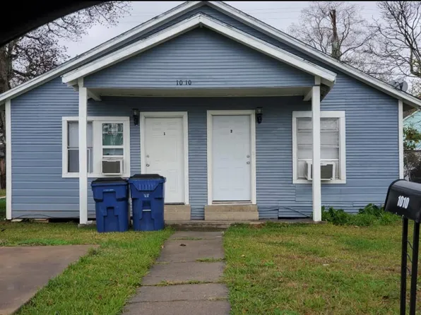 1010 W 5th St #2, Freeport, TX 77541