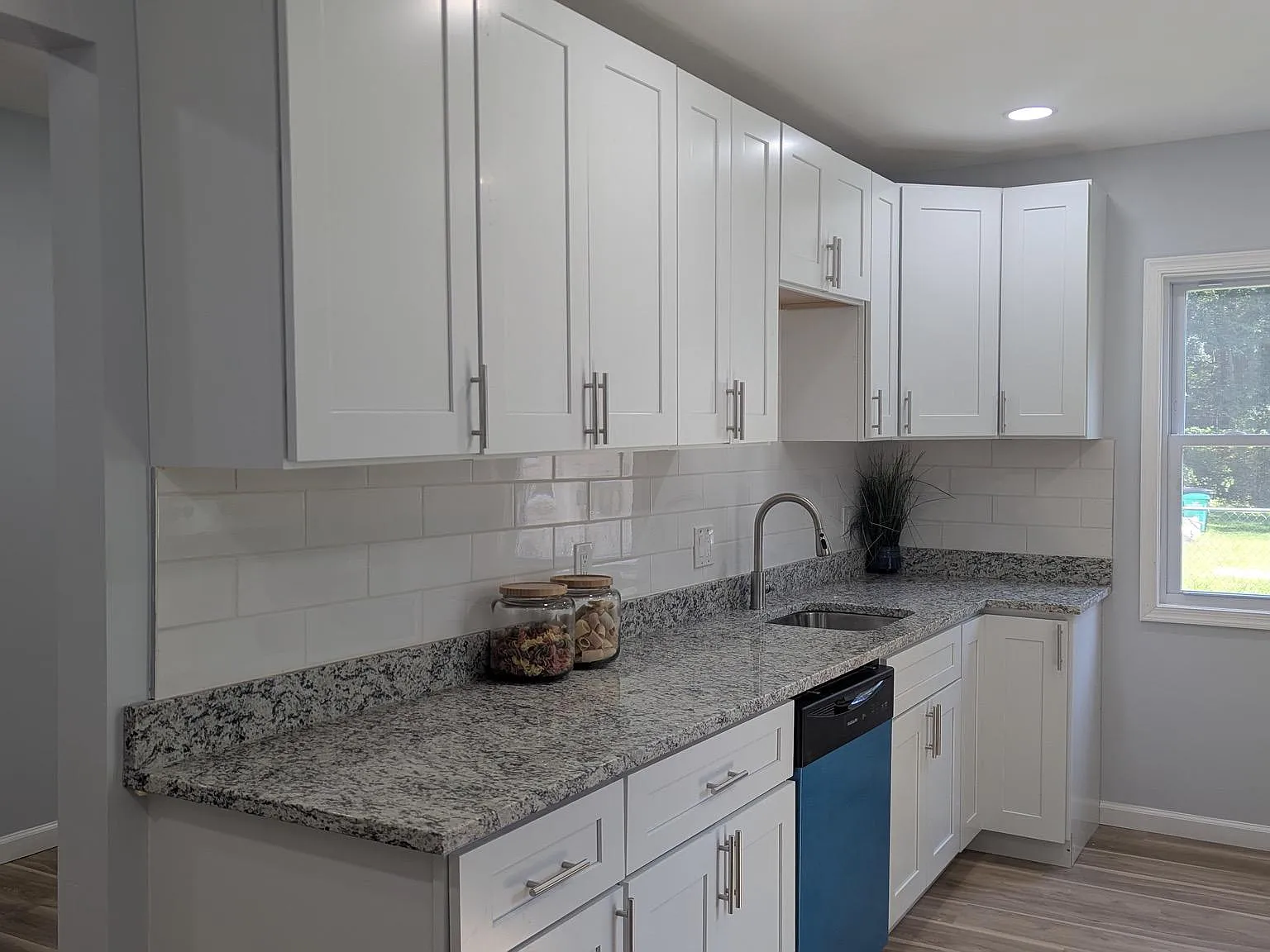 3 bed, 1189 sqft, $2,200 — Photo 2