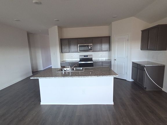 2nd image of 4317 Pyramid Dr