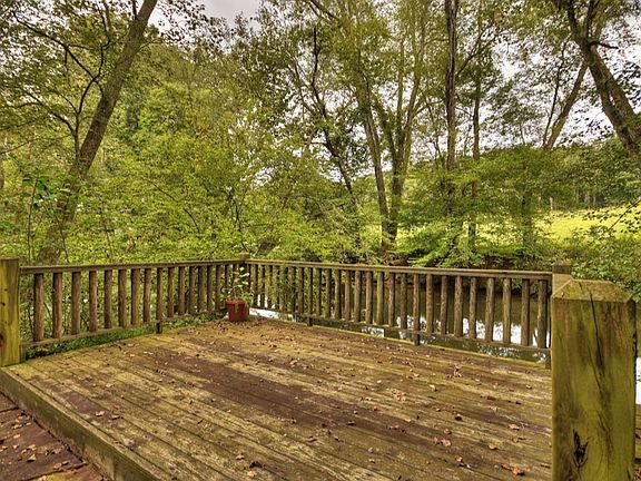 4th image of 150 Riverwood Ln