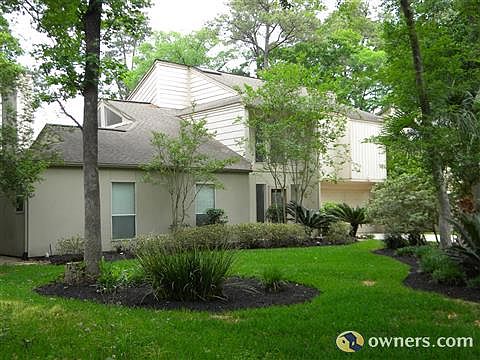 Beautiful spacious front yard