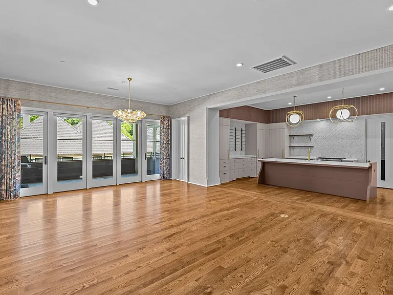 1172 Queens Rd #8 — Photo 44