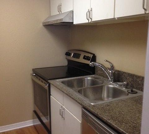 4th image of 804 Hillcrest St APT 7