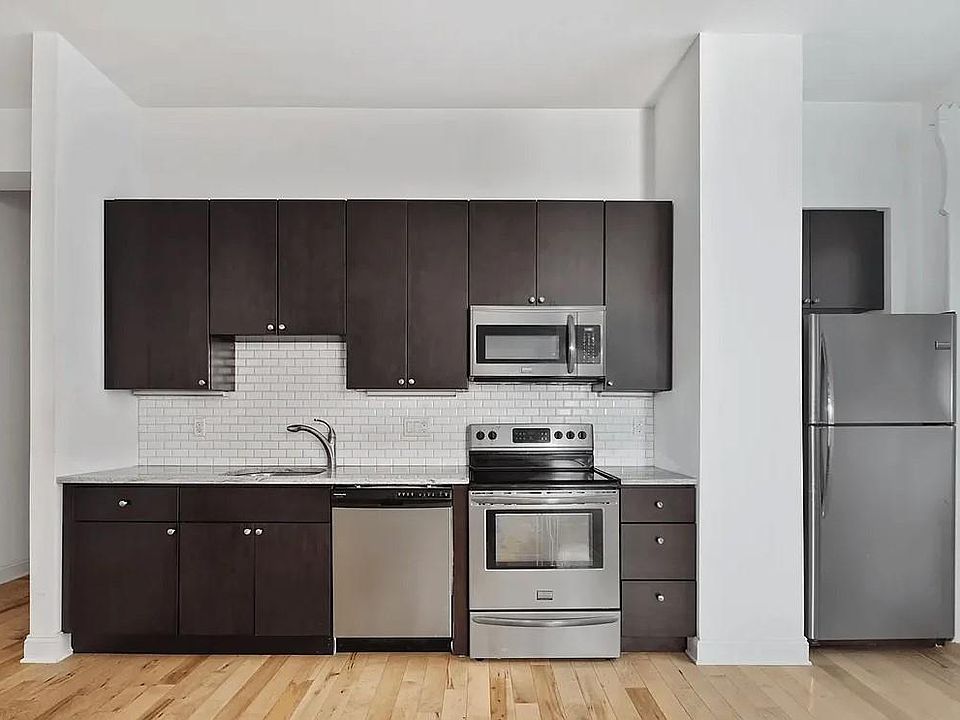 2nd image of 1311 Spruce St #1B-1Ba-705Sqft