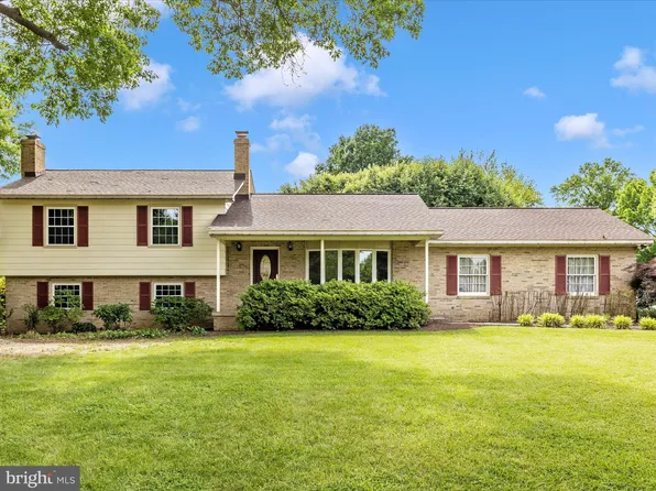 8013 Meadowview Dr, Frederick, MD 21702