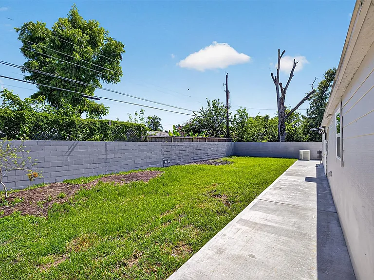 7950 Longridge Dr — Photo 49