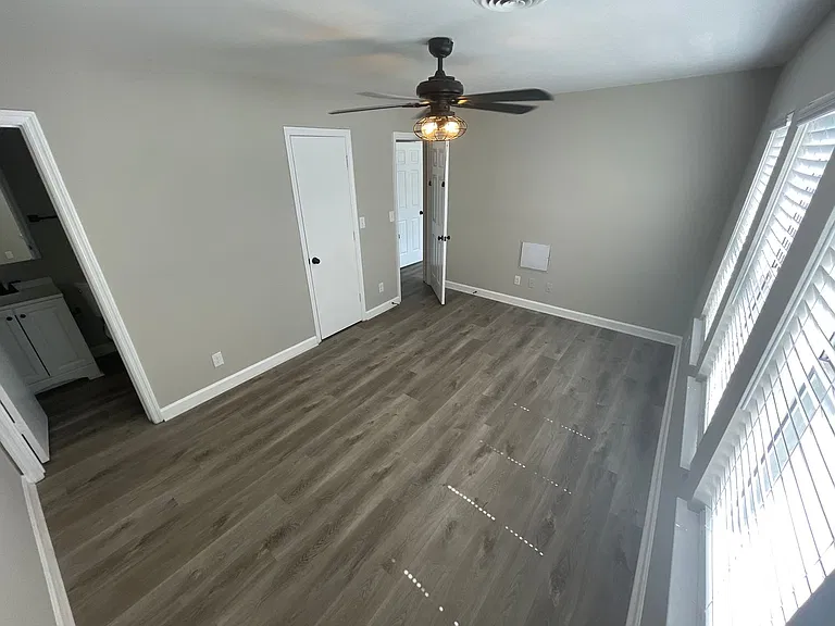 415 W 10th St — Photo 15
