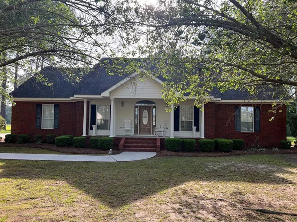 141 Berry Dr, Broxton, GA 31519