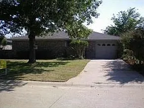 821 Loganwood Dr — Photo 2