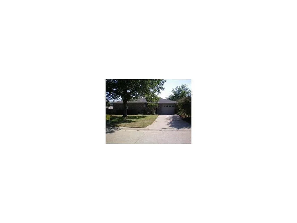 Building Photo - 821 Loganwood Dr