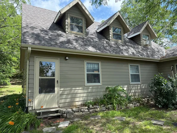 5770 Lake Elbo Rd APT 2, Manhattan, KS 66502