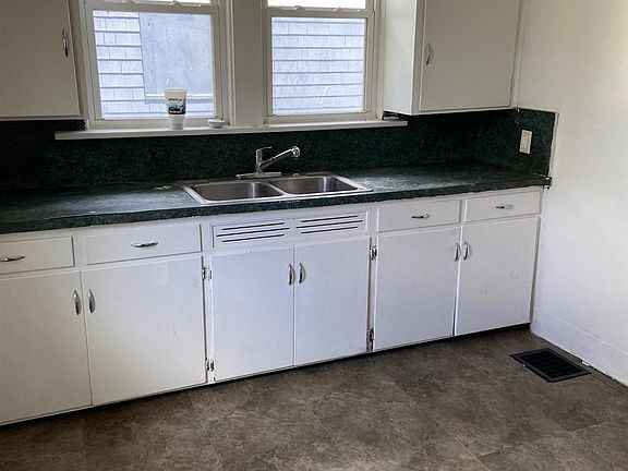 5th image of 144 W Garfield Ave
