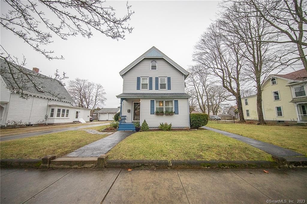 4 Moss St, Pawcatuck, CT 06379 Zillow