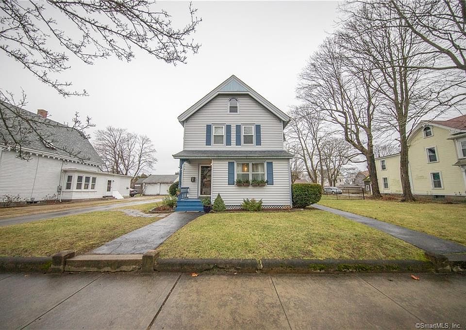 4 Moss St, Pawcatuck, CT 06379 Zillow