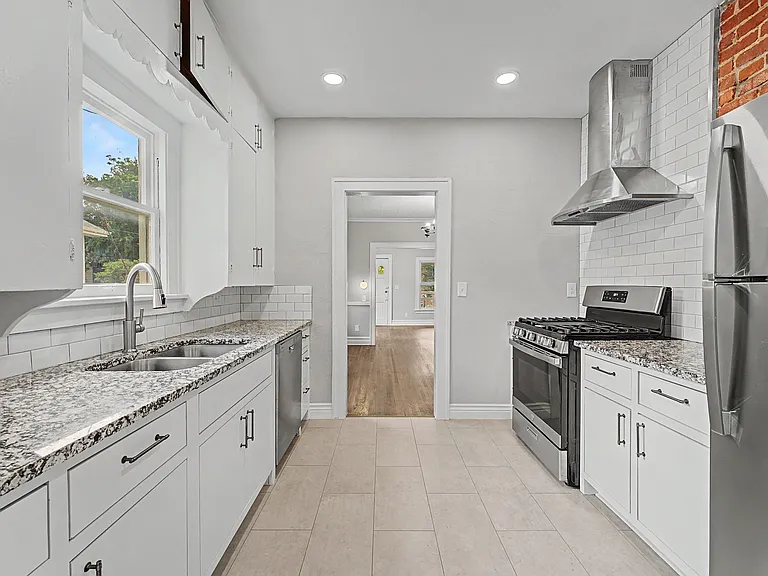 1308 W Easton St — Photo 12