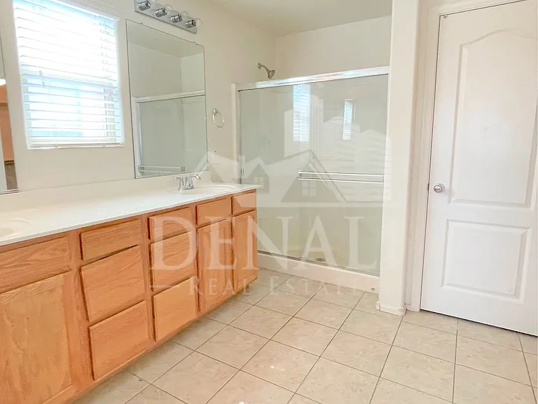 3557 E Erie St — Photo 13