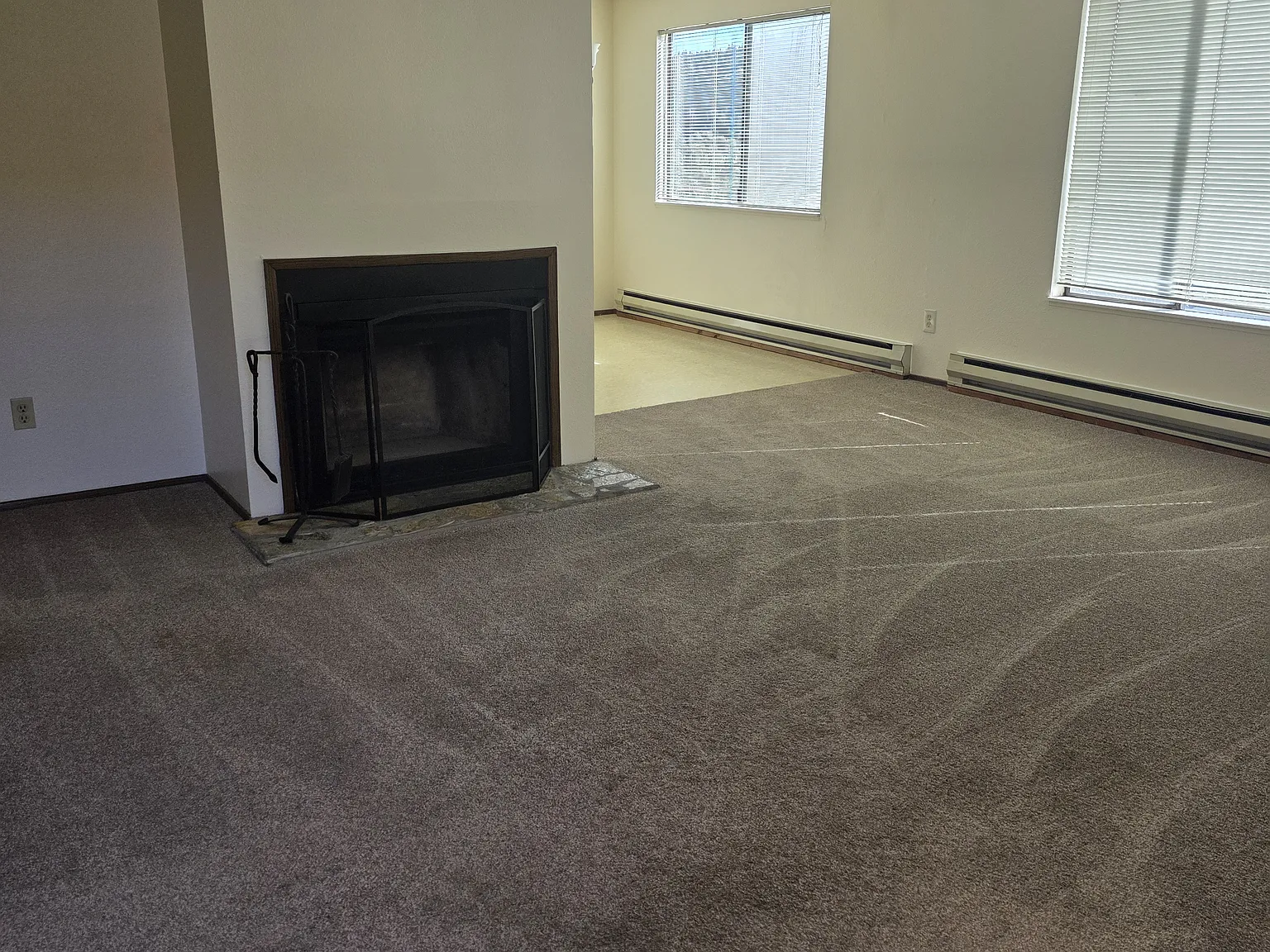 2 bed, 850 sqft, $1,600 — Photo 3
