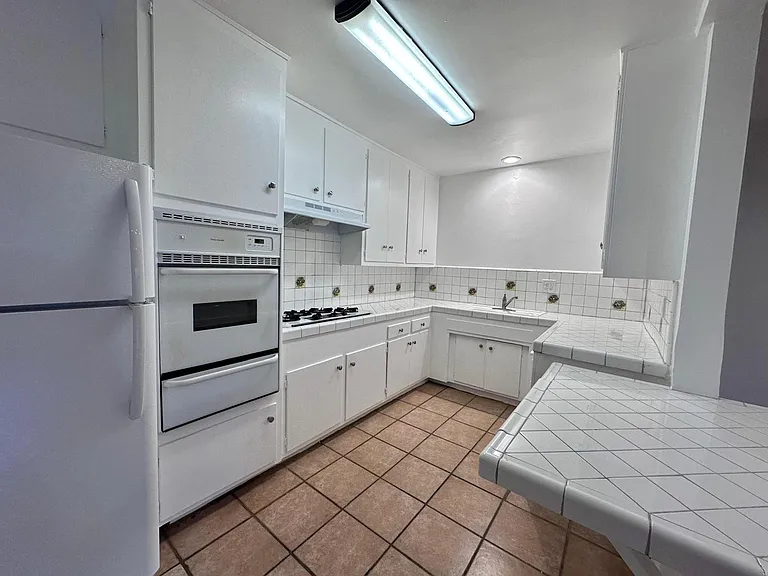 6153 Lexington — Photo 3