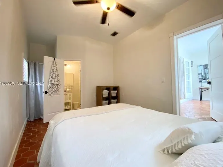4619 SW 10th St — Photo 9