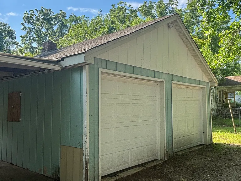 2156 W High St — Photo 8