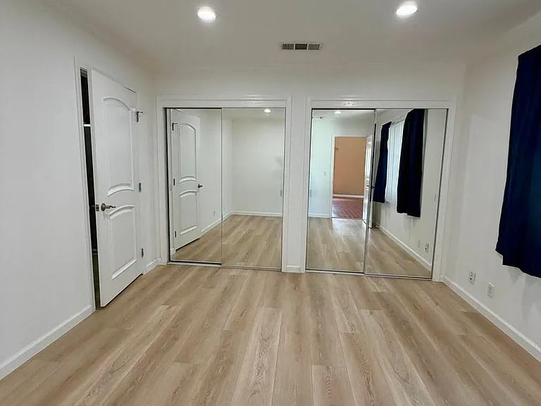 22206 Del Valle St — Photo 23