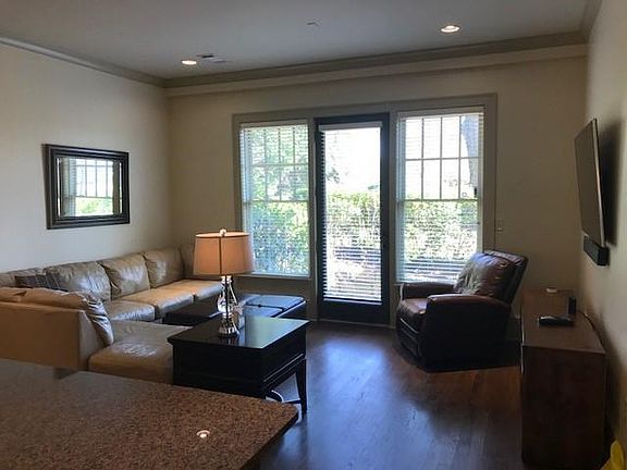 Chefs Kitchen , Viking Stove, Open to Great Room