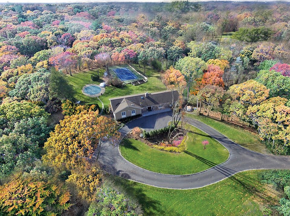 1st image of 81 Woodhollow Ct