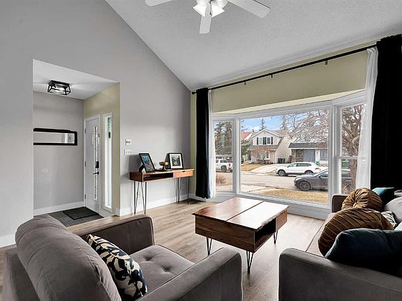 2nd image of 44 S Strathclair Rise SW