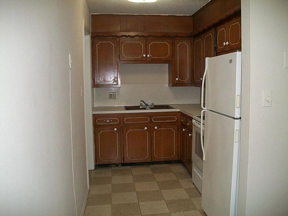 5th image of 1006 S Saint Louis Ave APT D