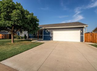 1409 Courtney Dr, Salina, KS 67401