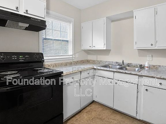3rd image of 4689 Raleigh Lagrange Rd