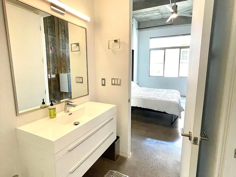 Dimmable lights throughout the unit