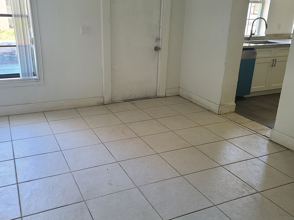 1st image of 2004 Avienda Ave