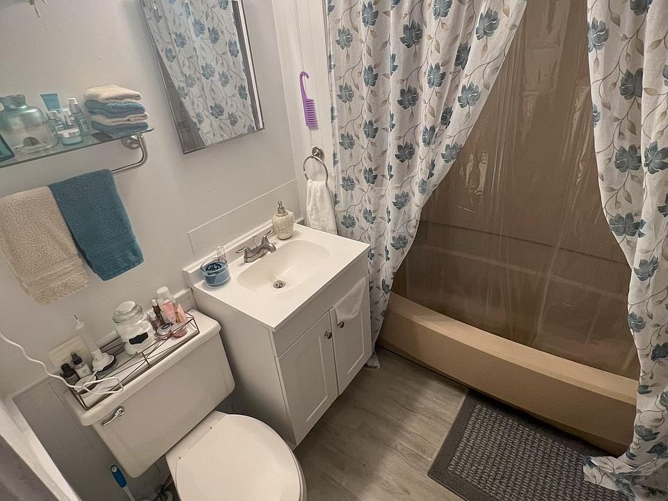 2nd image of 327 N Pearl St
