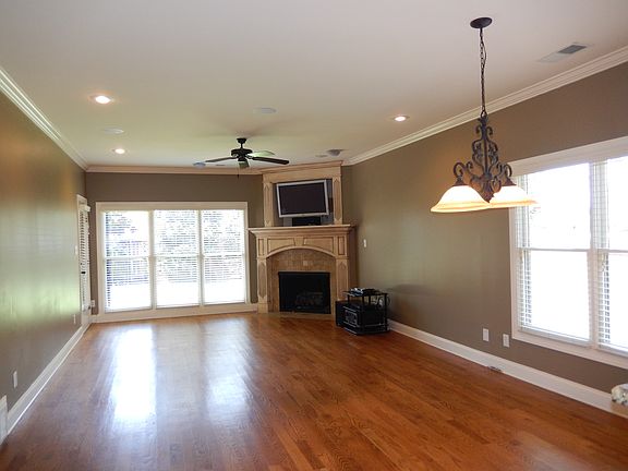 5th image of 591 Ogilie Ln