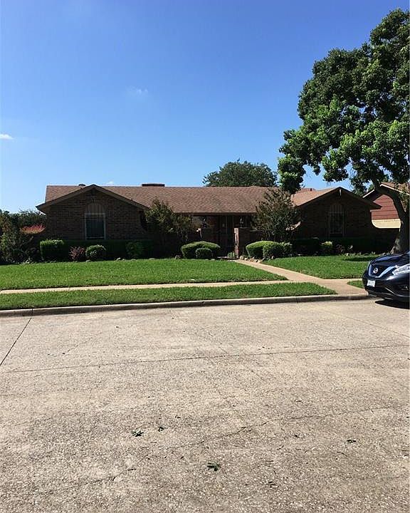 1st image of 1702 Goliad Dr