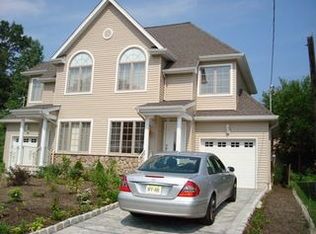 2473 7th St #2473, Fort Lee, NJ 07024