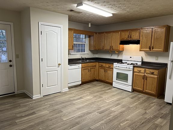 5th image of 2942 Fields Dr #1