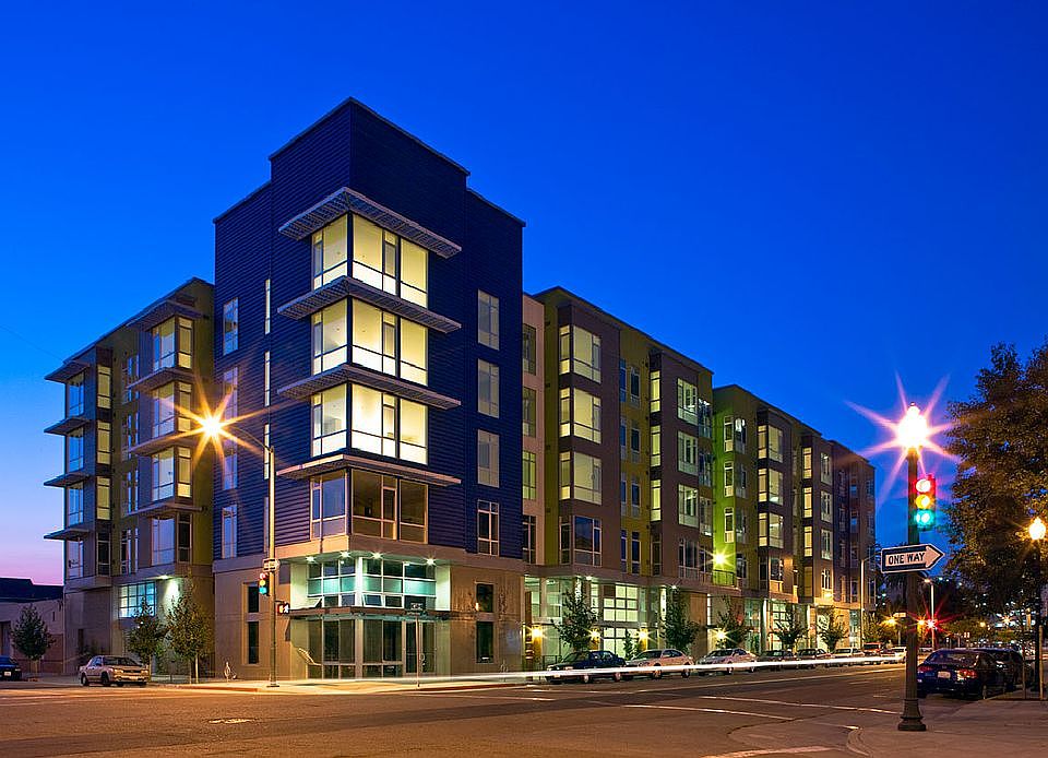 2nd image of 901 Jefferson St APT 405