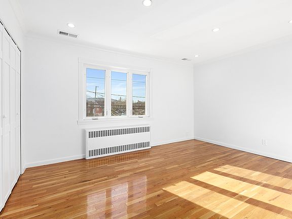 4th image of 1422 Stadium Ave